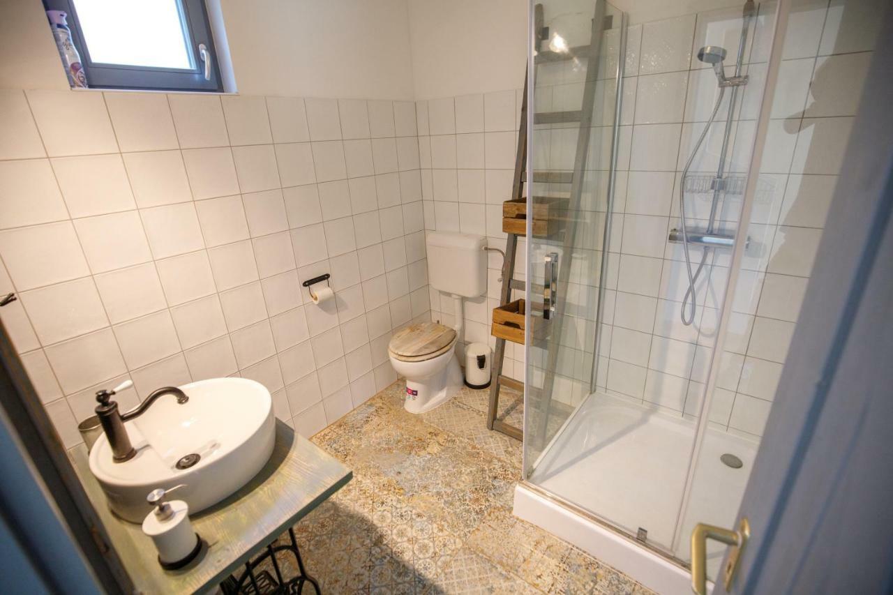 Borarium Vendeghazak - Zenit Haz Hotel Pazmand Bagian luar foto
